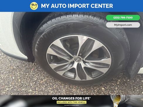 Used 2022 Toyota Highlander XLE image 6