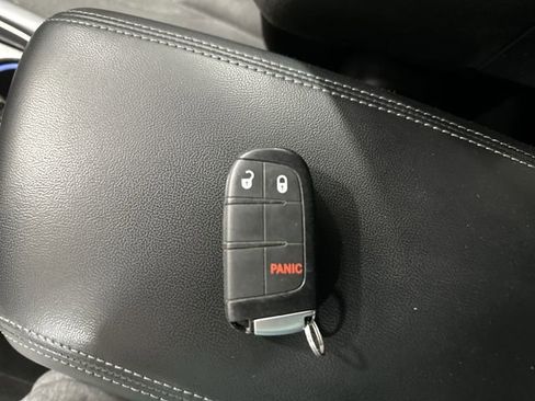 Used 2023 Dodge Durango SXT AWD/4WD image 32