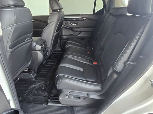 Used 2025 Honda Pilot EX-L image 15