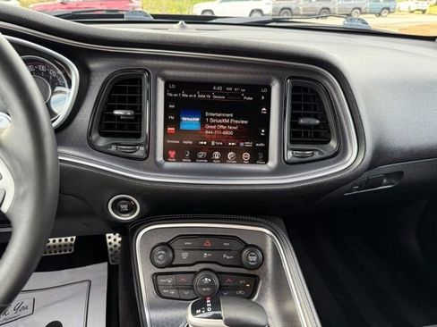 Used 2016 Dodge Challenger R/T Scat Pack w/ Leather Interior Group image 18