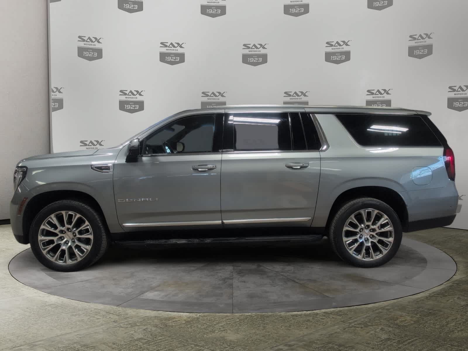 Used 2025 GMC Yukon XL Denali AWD/4WD image 2