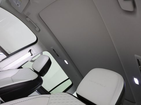 Used 2024 GMC Acadia Denali w/ Super Cruise Package image 6