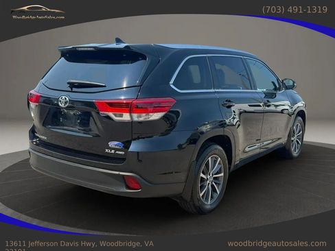 Used 2017 Toyota Highlander XLE AWD/4WD image 4