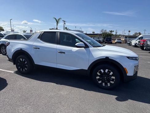 Used 2025 Hyundai Santa Cruz SE FWD image 4