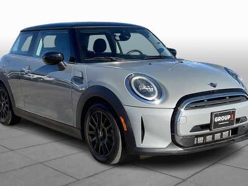 Used 2022 MINI Cooper 2-Door Hardtop image 2