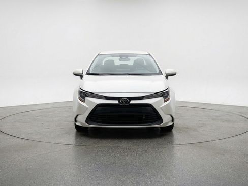 Used 2025 Toyota Corolla LE FWD image 2