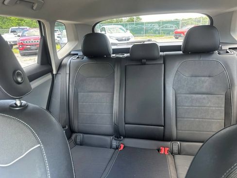 Used 2024 Volkswagen Taos SE FWD image 18