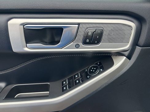 Used 2023 Ford Explorer Limited w/ Equipment Group 301A image 19