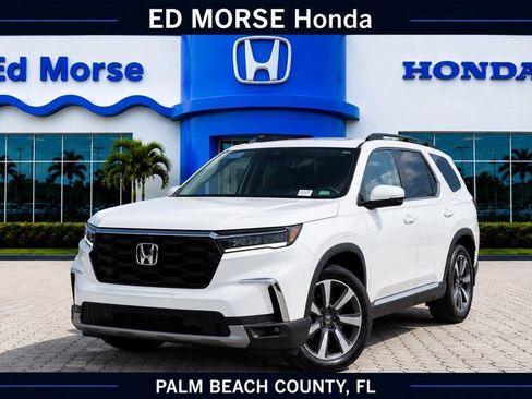 Used 2024 Honda Pilot Touring image 1