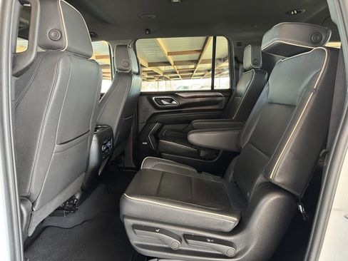 Used 2023 Chevrolet Suburban Premier image 28