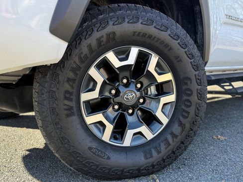 Used 2023 Toyota Tacoma TRD Off-Road w/ Technology Package image 3