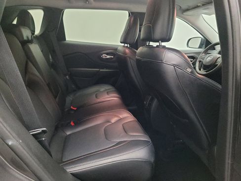 Used 2021 Jeep Cherokee Trailhawk w/ Technology Group AWD/4WD image 19