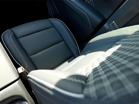 New 2026 GMC Acadia Denali w/ Super Cruise Package image 26