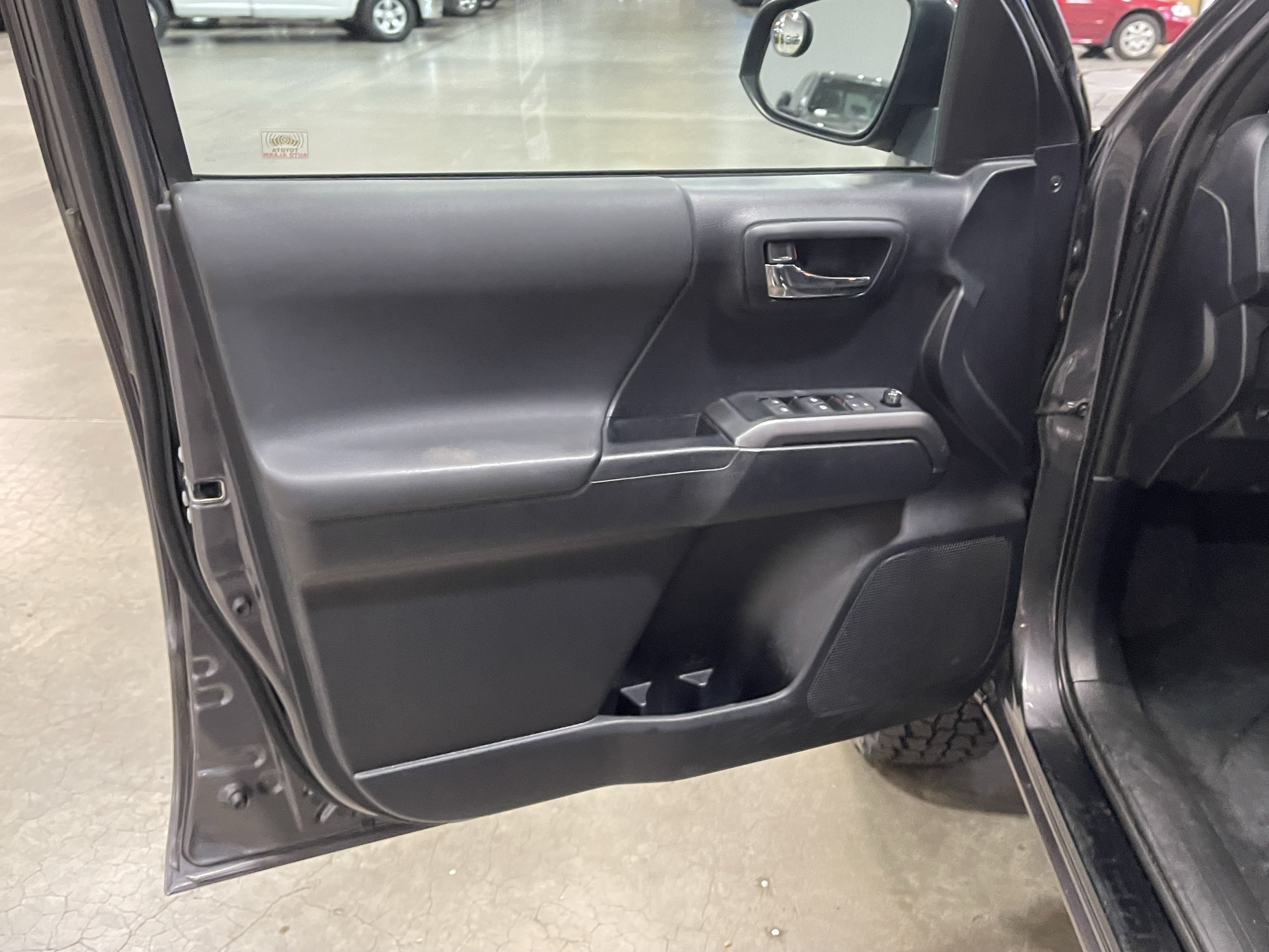 Used 2019 Toyota Tacoma TRD Off-Road AWD/4WD image 16