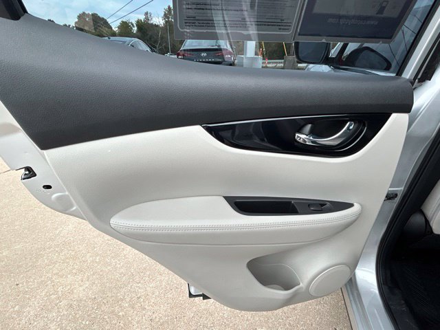 Used 2019 Nissan Rogue Sport SL FWD image 13