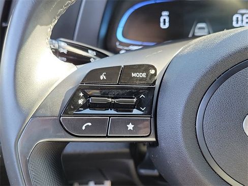 Used 2025 Hyundai Elantra Sport image 5