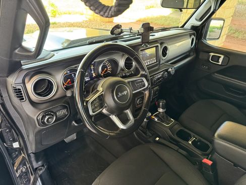 Used 2020 Jeep Wrangler Unlimited Sahara AWD/4WD image 12
