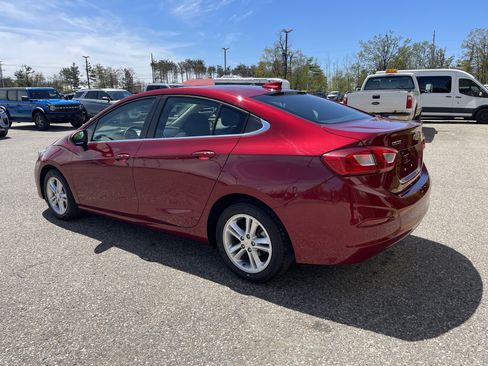 Used 2018 Chevrolet Cruze LT w/ LT Convenience Package FWD image 5