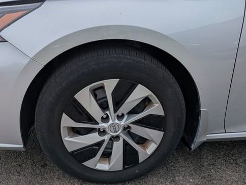 Used 2023 Nissan Altima 2.5 S FWD image 3