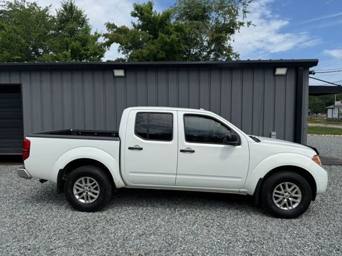 Used 2016 Nissan Frontier SV w/ SV Value Truck Package AWD/4WD image 2
