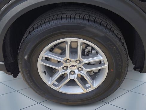 New 2025 Ford Explorer Active image 5