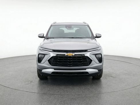 Used 2025 Chevrolet TrailBlazer LT FWD image 2