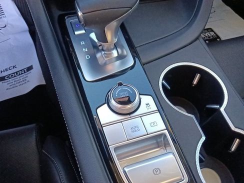 Used 2025 Genesis G70 2.5T image 25