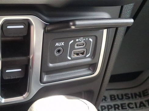 Used 2025 Jeep Wrangler Unlimited Sahara w/ Safety Group AWD/4WD image 24