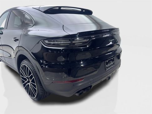 Used 2021 Porsche Cayenne Coupe image 19