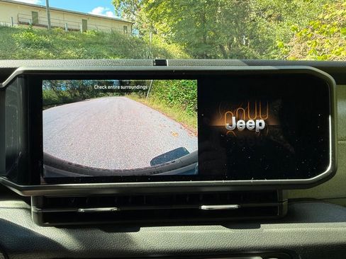 Used 2025 Jeep Wrangler Unlimited Sport image 23