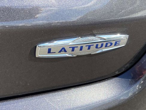 Used 2024 Jeep Compass Latitude image 12