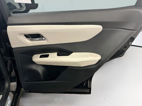 Used 2024 Nissan Ariya AWD image 31