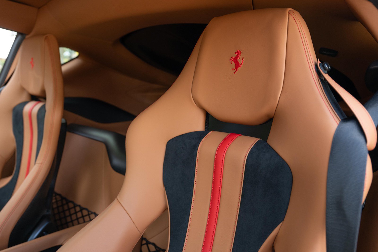 Used 2022 Ferrari 812 Competizione RWD image 65