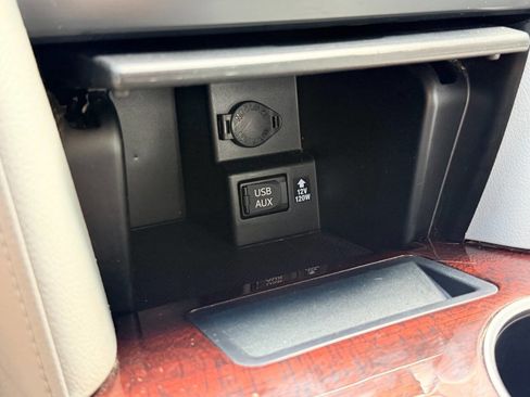 Used 2012 Toyota Camry XLE FWD image 41