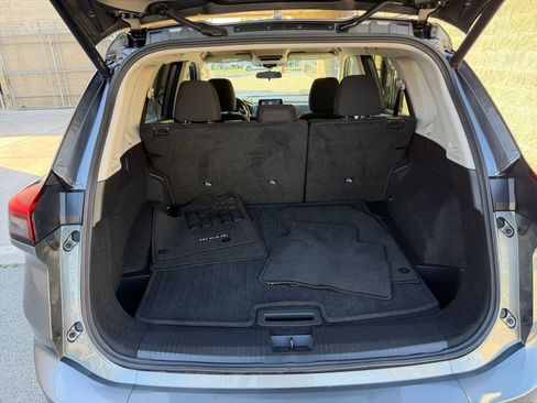 Used 2025 Nissan Rogue SV FWD image 33