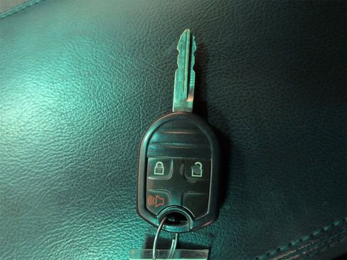 Used 2012 Ford Explorer XLT image 33