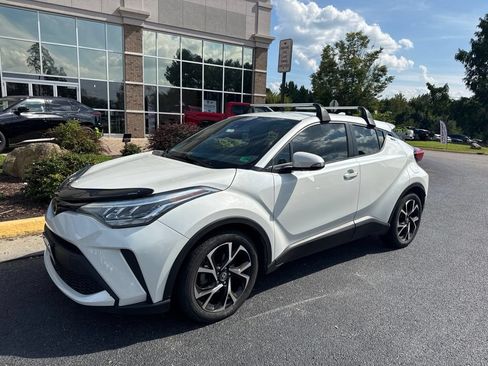 Used 2021 Toyota C-HR XLE FWD image 4