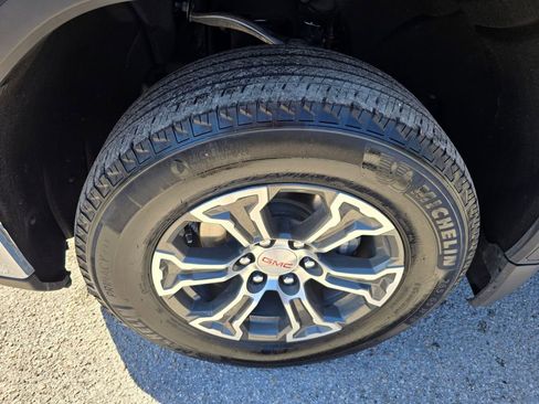 Used 2025 GMC Sierra 1500 SLT image 12