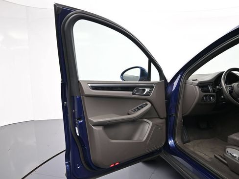 Certified 2023 Porsche Macan AWD/4WD image 16