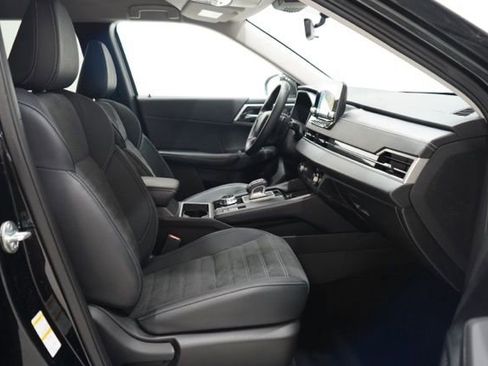 Used 2024 Mitsubishi Outlander SE image 35