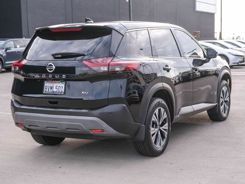 Used 2021 Nissan Rogue SV FWD image 4