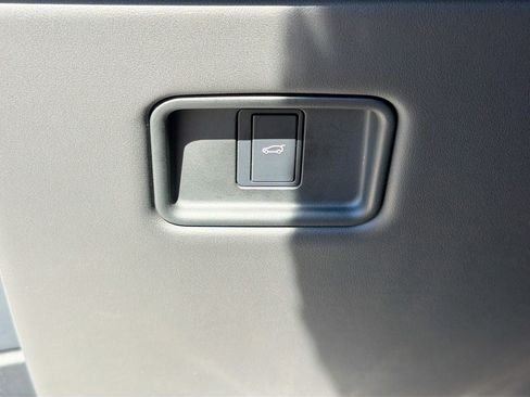 Used 2024 Land Rover Range Rover Sport SE image 38