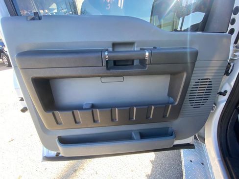 Used 2015 Ford F550 2WD Regular Cab Super Duty image 9