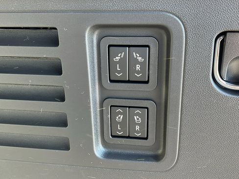 New 2026 Chevrolet Traverse RS image 12