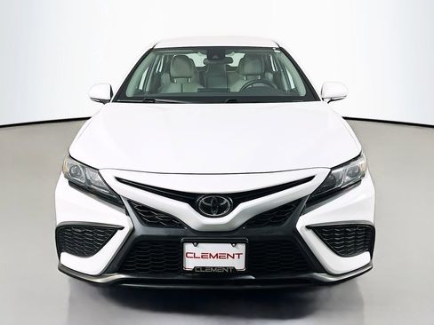Used 2023 Toyota Camry SE FWD image 3