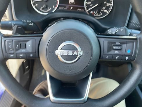 Used 2022 Nissan Rogue SV image 17