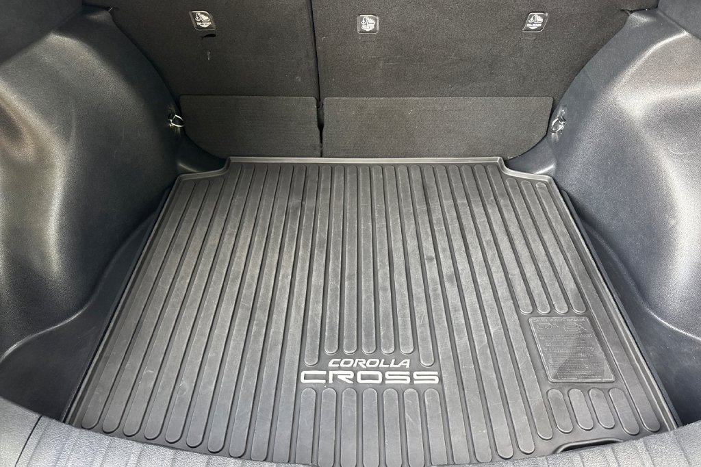 Certified 2022 Toyota Corolla Cross XLE w/ Convenience Package FWD image 14
