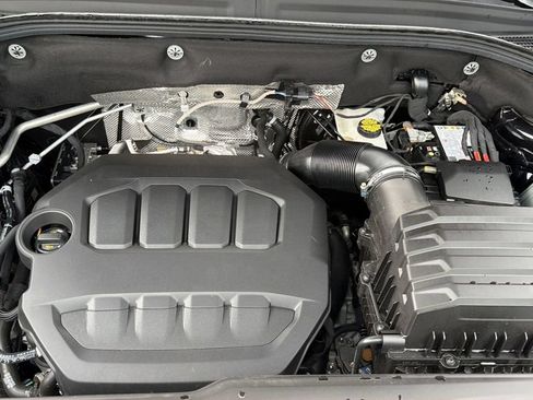 Used 2024 Volkswagen Atlas Cross Sport SE FWD image 33