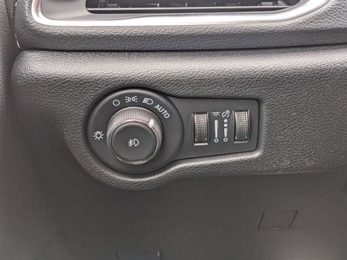 New 2026 Chrysler Pacifica Limited w/ Uconnect Theater Family Group image 22