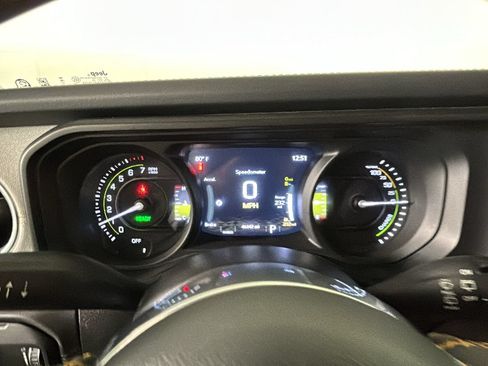 Used 2024 Jeep Wrangler Unlimited Sahara AWD/4WD image 20
